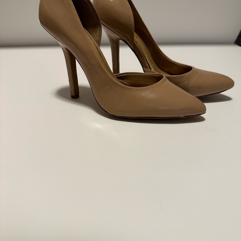 BCBG Patent Nude Pumps Size 6/36 Wide - Picture 4 of 15